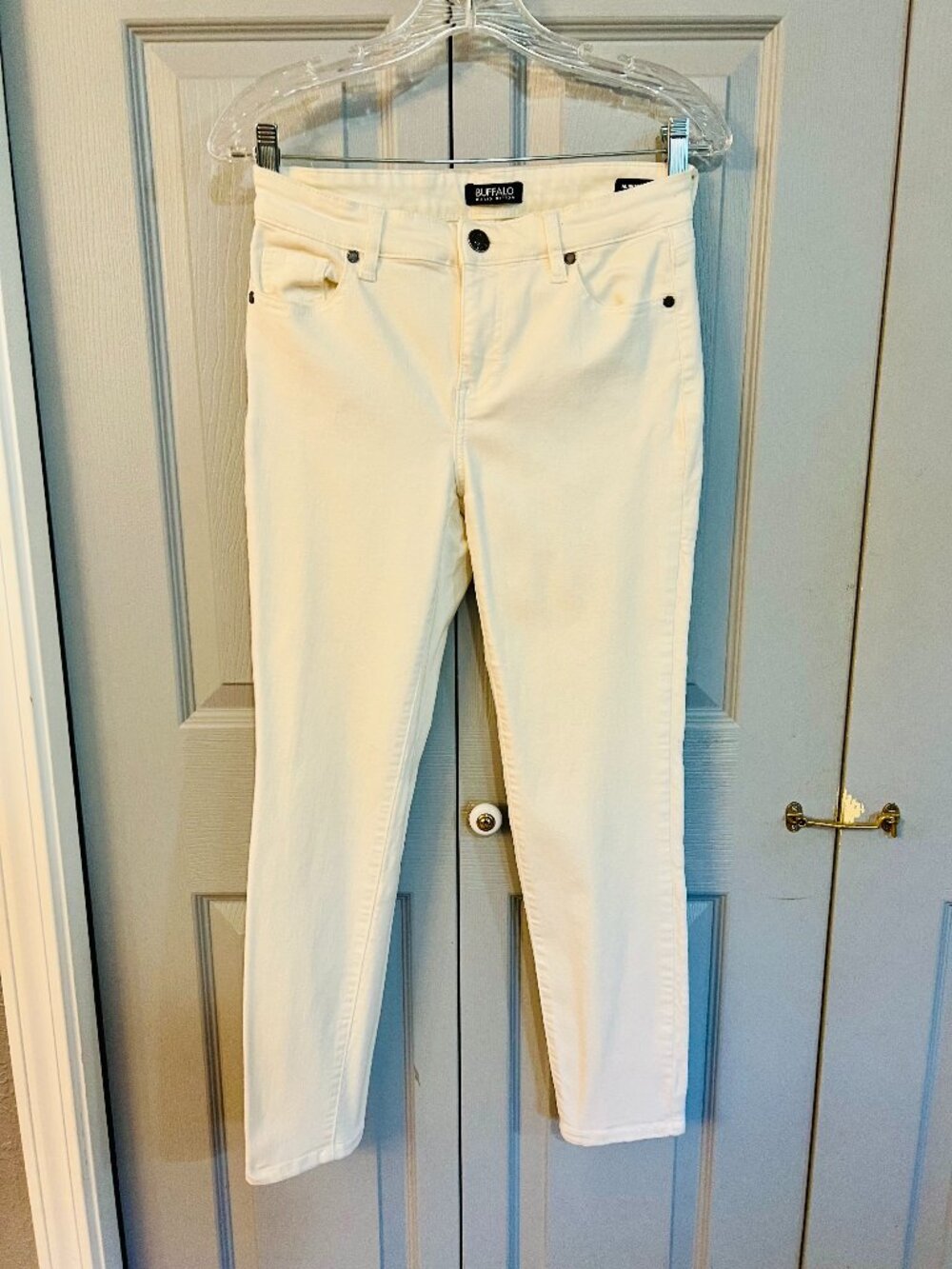 Buffalo White Stretch Capri Jeans Size 6
